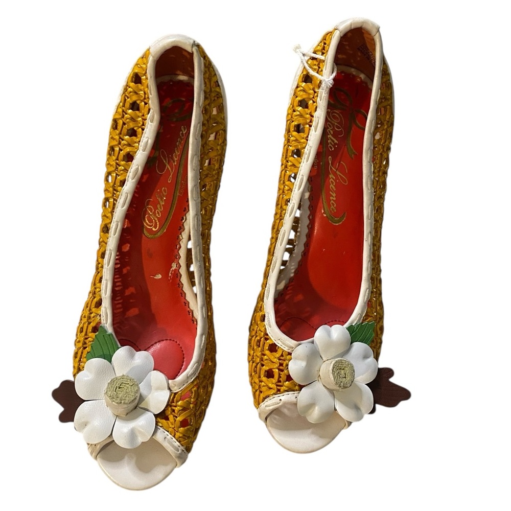 Poetic License Yellow and White Floral Heels
